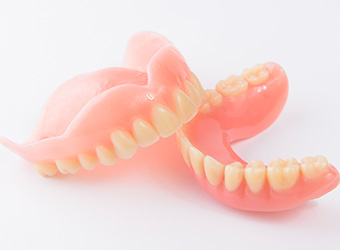 町屋メディウム歯科　入れ歯の特徴