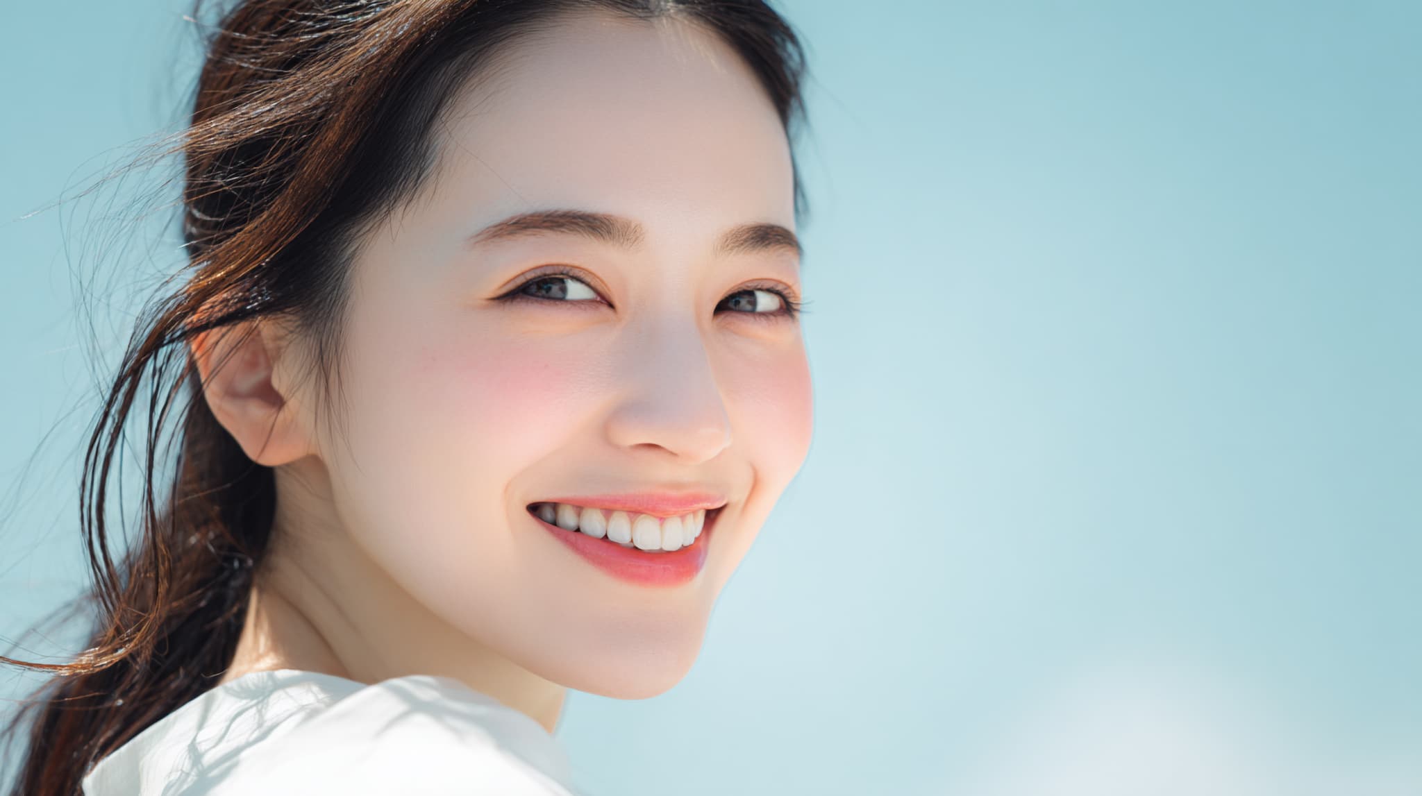 審美歯科で口元に自信が持てるようになった女性